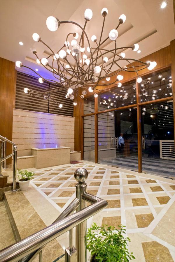 Regenta Central Noida, Sector 49 Екстер'єр фото