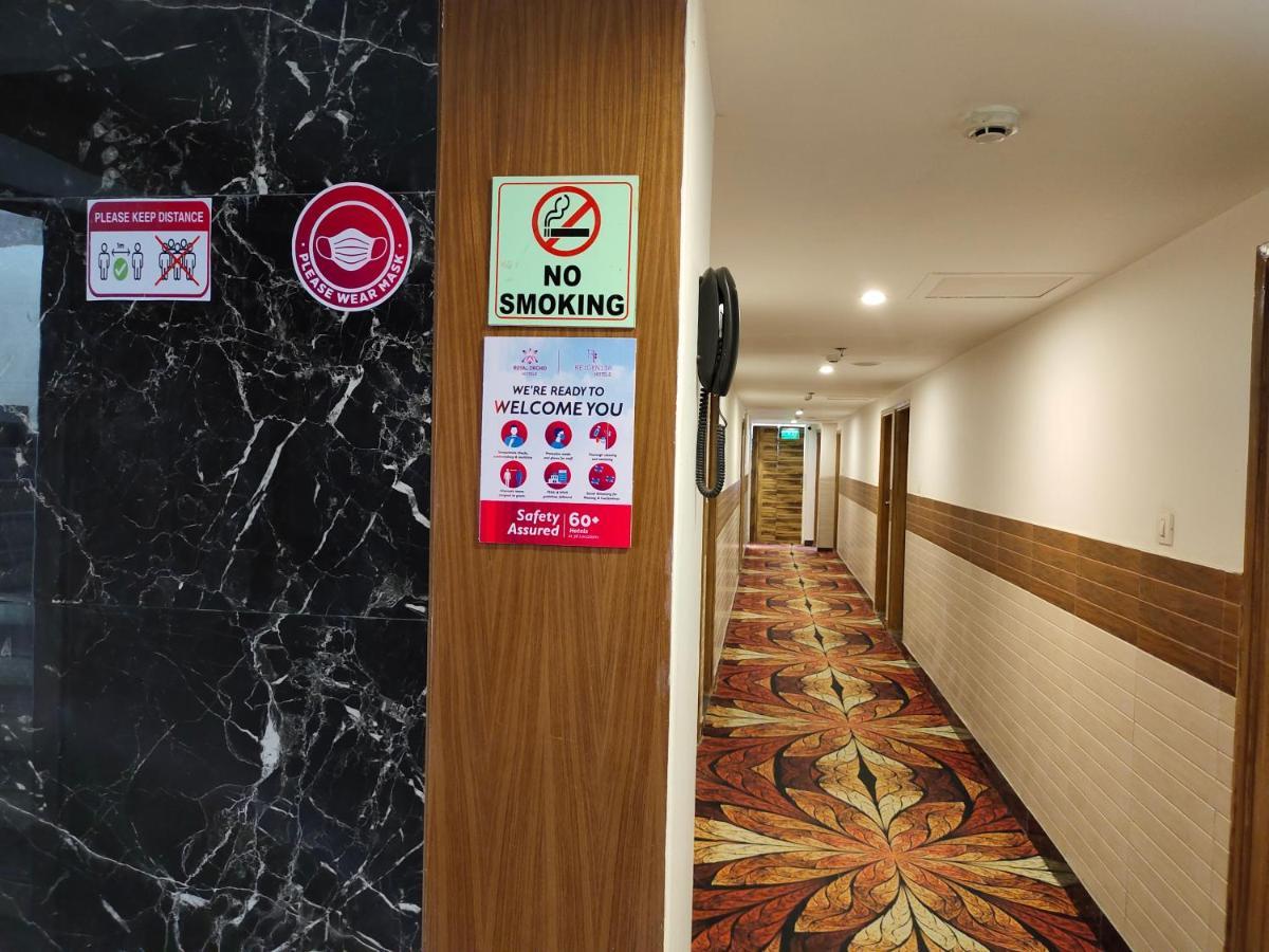Regenta Central Noida, Sector 49 Екстер'єр фото