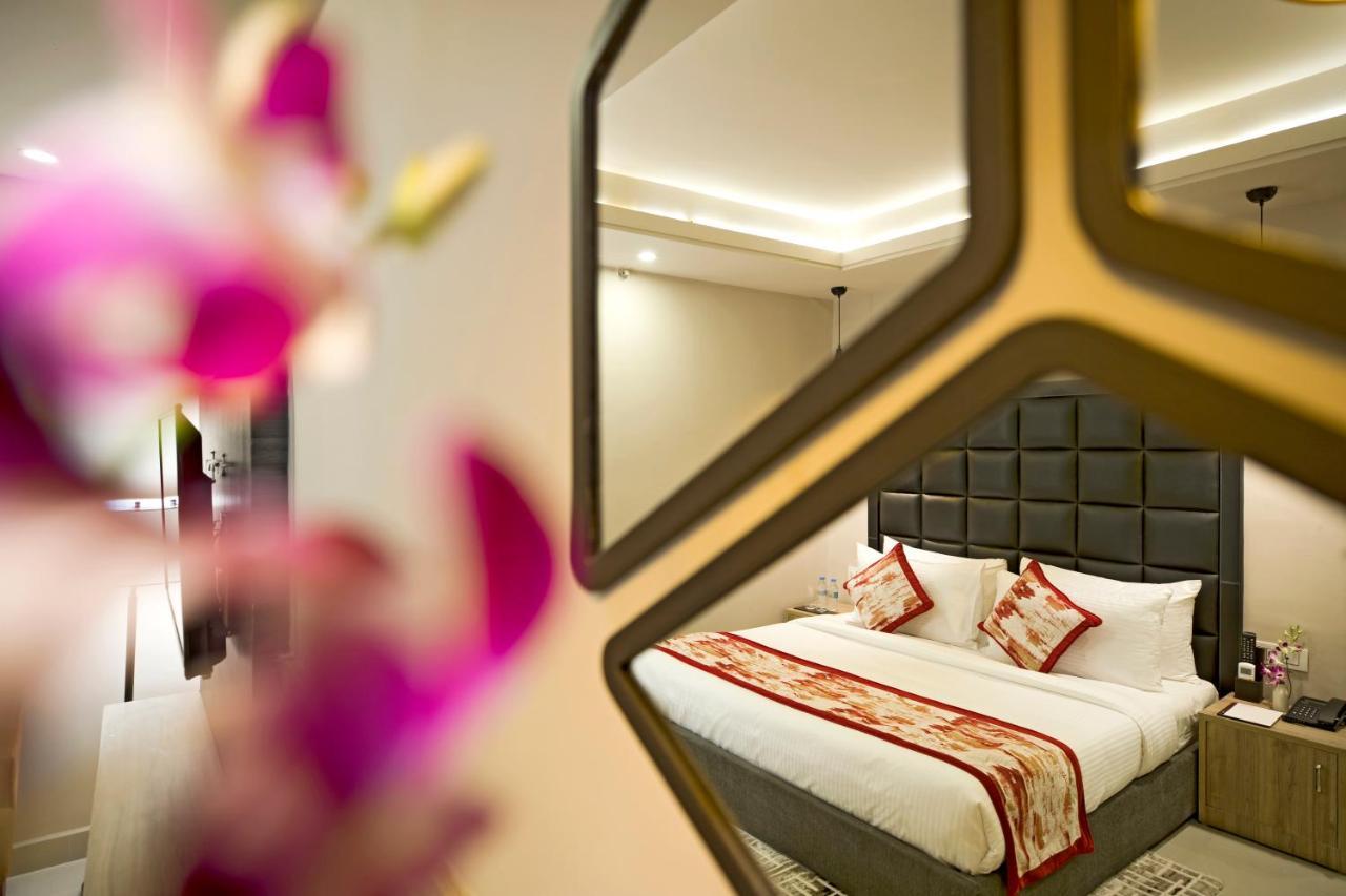 Regenta Central Noida, Sector 49 Екстер'єр фото