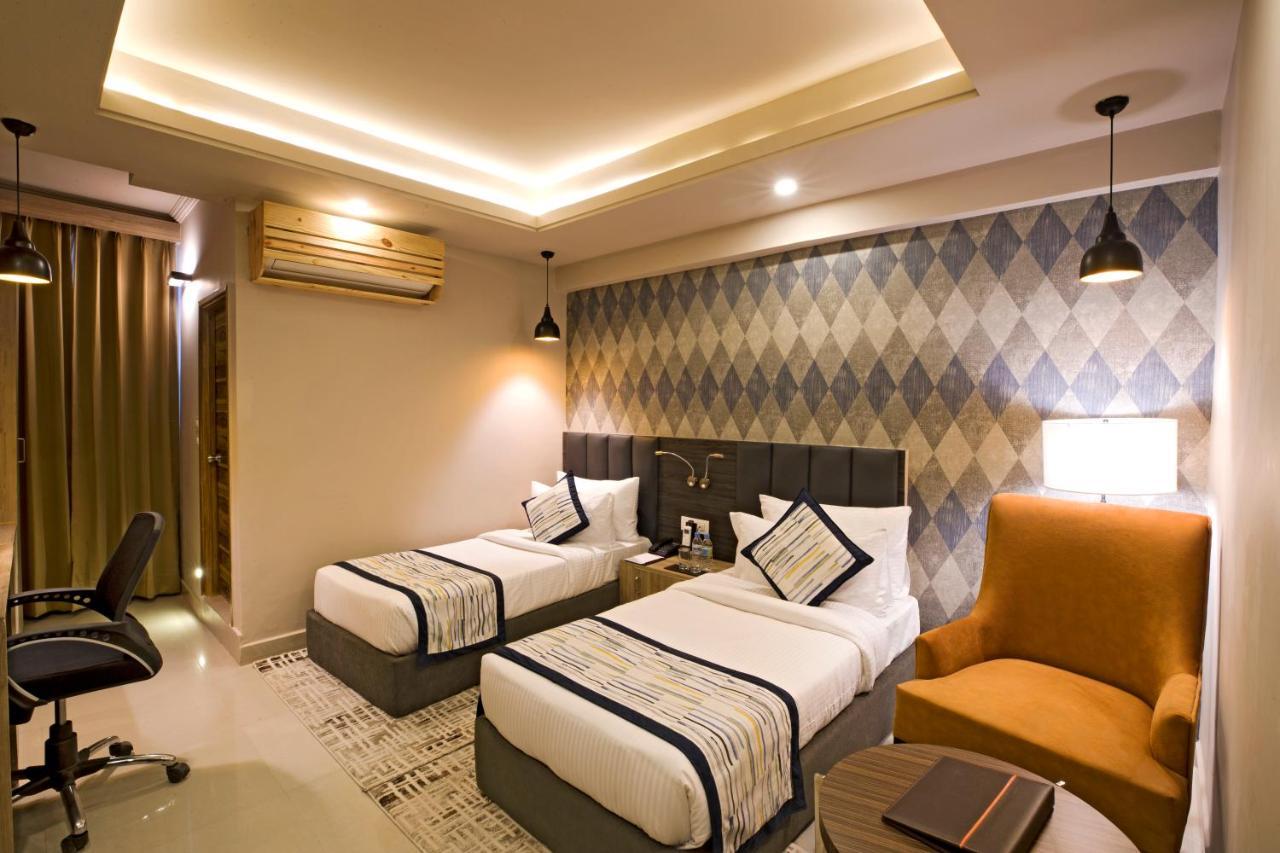 Regenta Central Noida, Sector 49 Екстер'єр фото