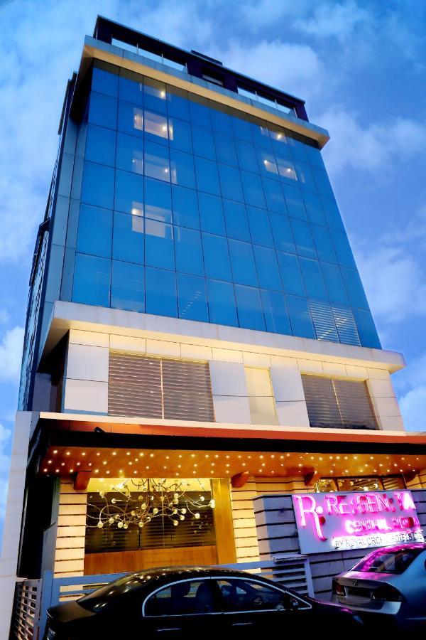 Regenta Central Noida, Sector 49 Екстер'єр фото