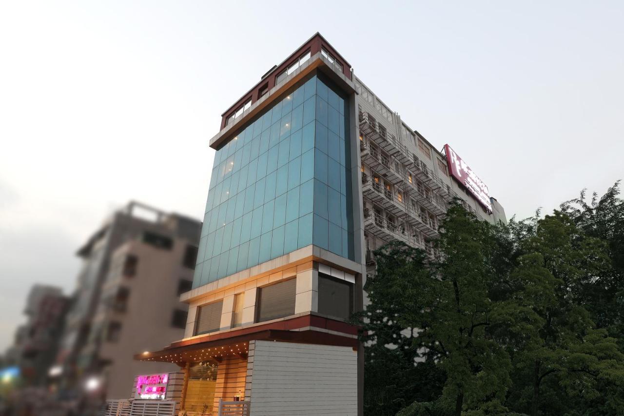 Regenta Central Noida, Sector 49 Екстер'єр фото