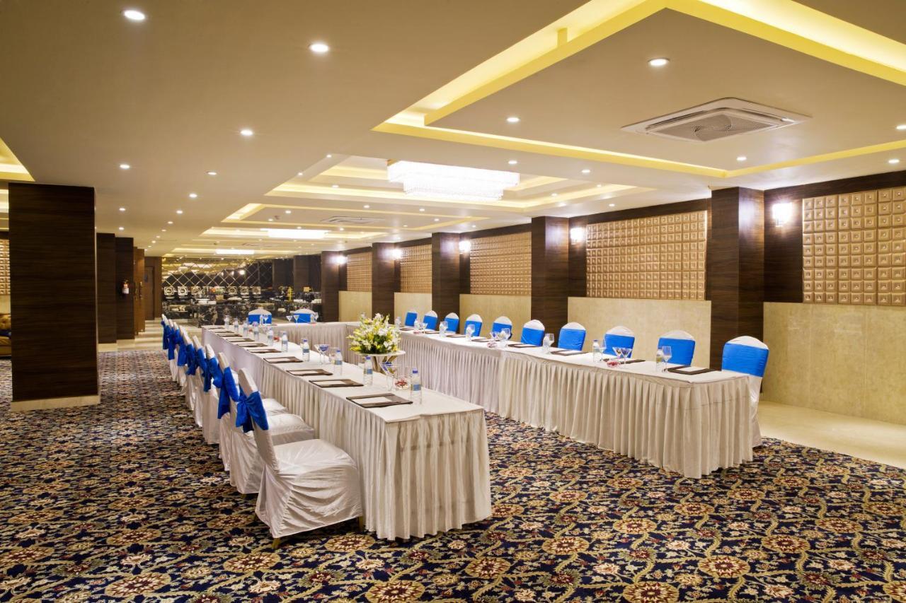 Regenta Central Noida, Sector 49 Екстер'єр фото