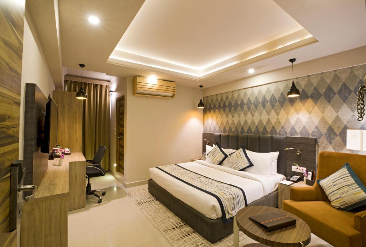 Regenta Central Noida, Sector 49 Екстер'єр фото