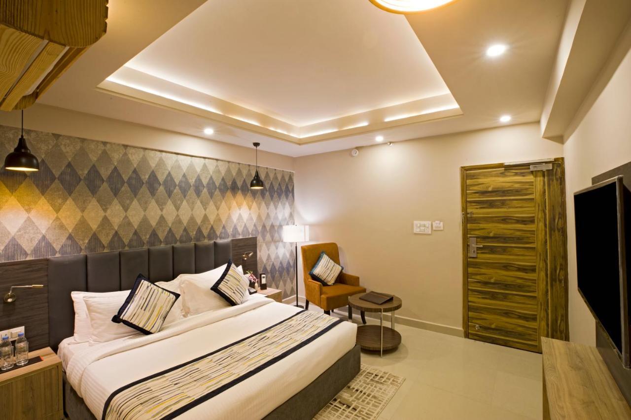 Regenta Central Noida, Sector 49 Екстер'єр фото