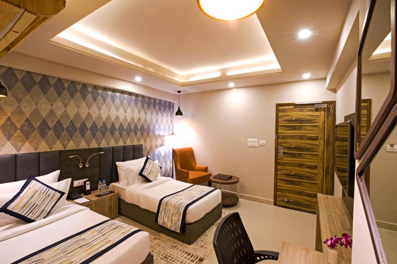 Regenta Central Noida, Sector 49 Екстер'єр фото